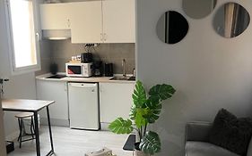 Cenral Renovated Flat